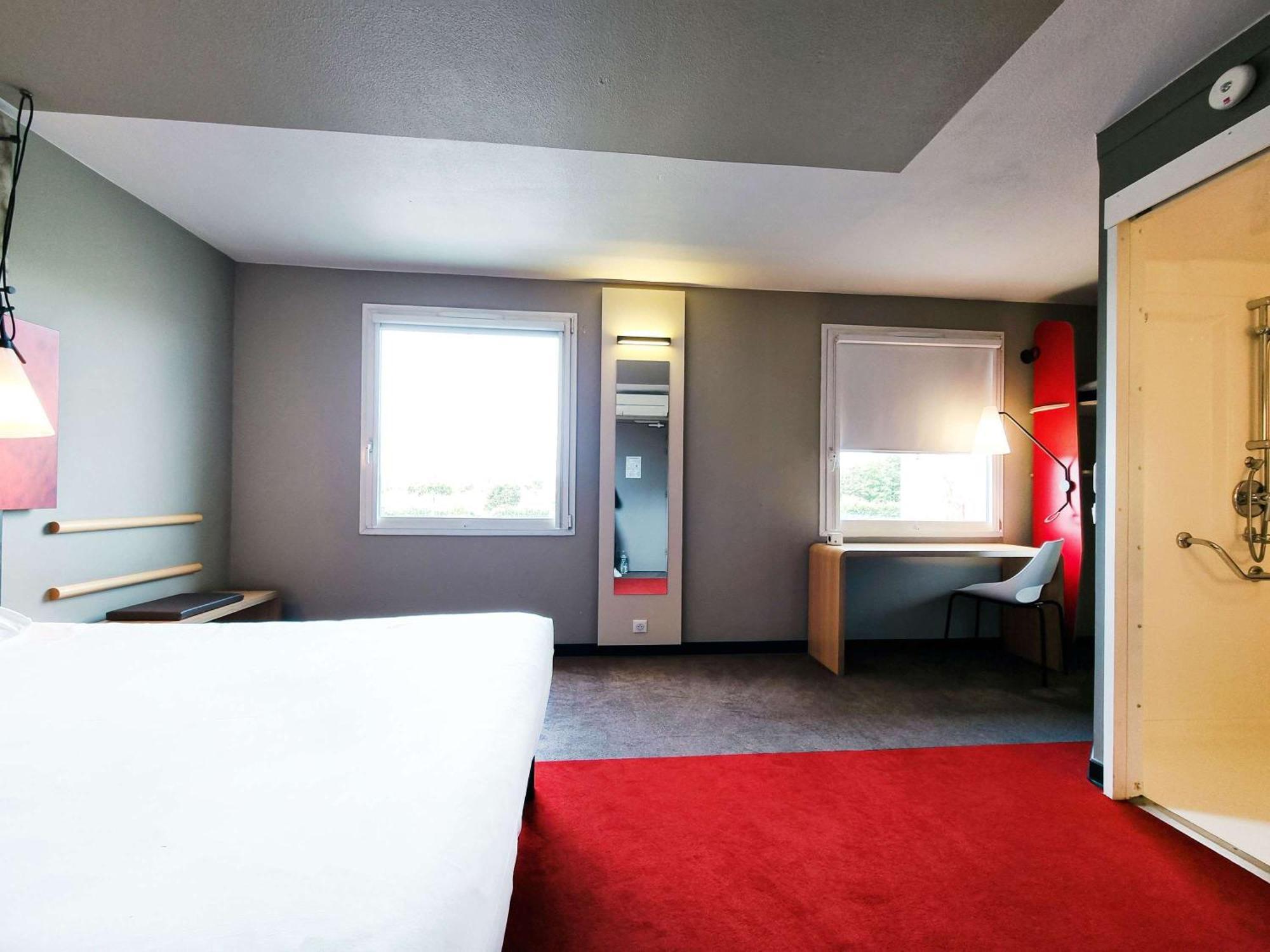Ibis Caen Porte De Bretagne Bretteville-sur-Odon Eksteriør bilde